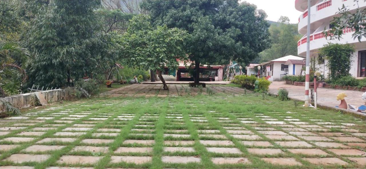 Golden Resort And Farm นาชิก ภายนอก รูปภาพ