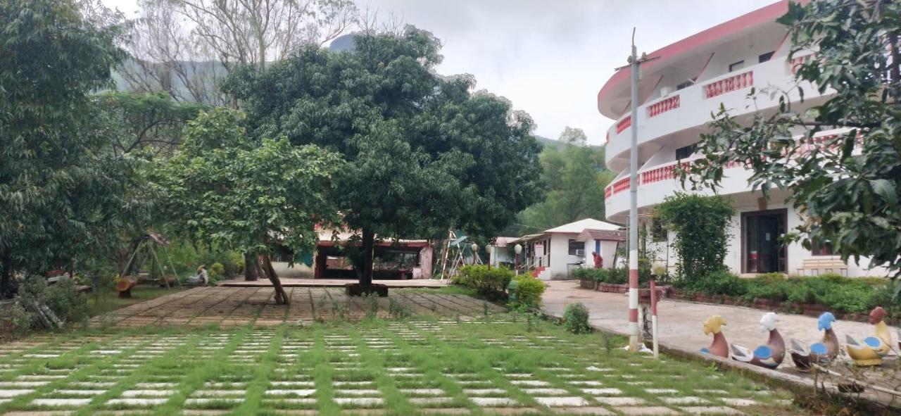 Golden Resort And Farm นาชิก ภายนอก รูปภาพ